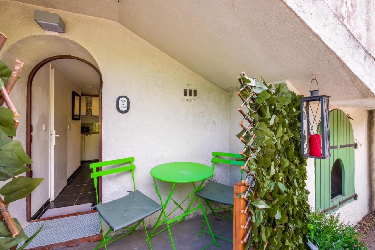 Bas De Villa, Piscine, 3 Etoiles Saint-Paul-de-Vence Luaran gambar