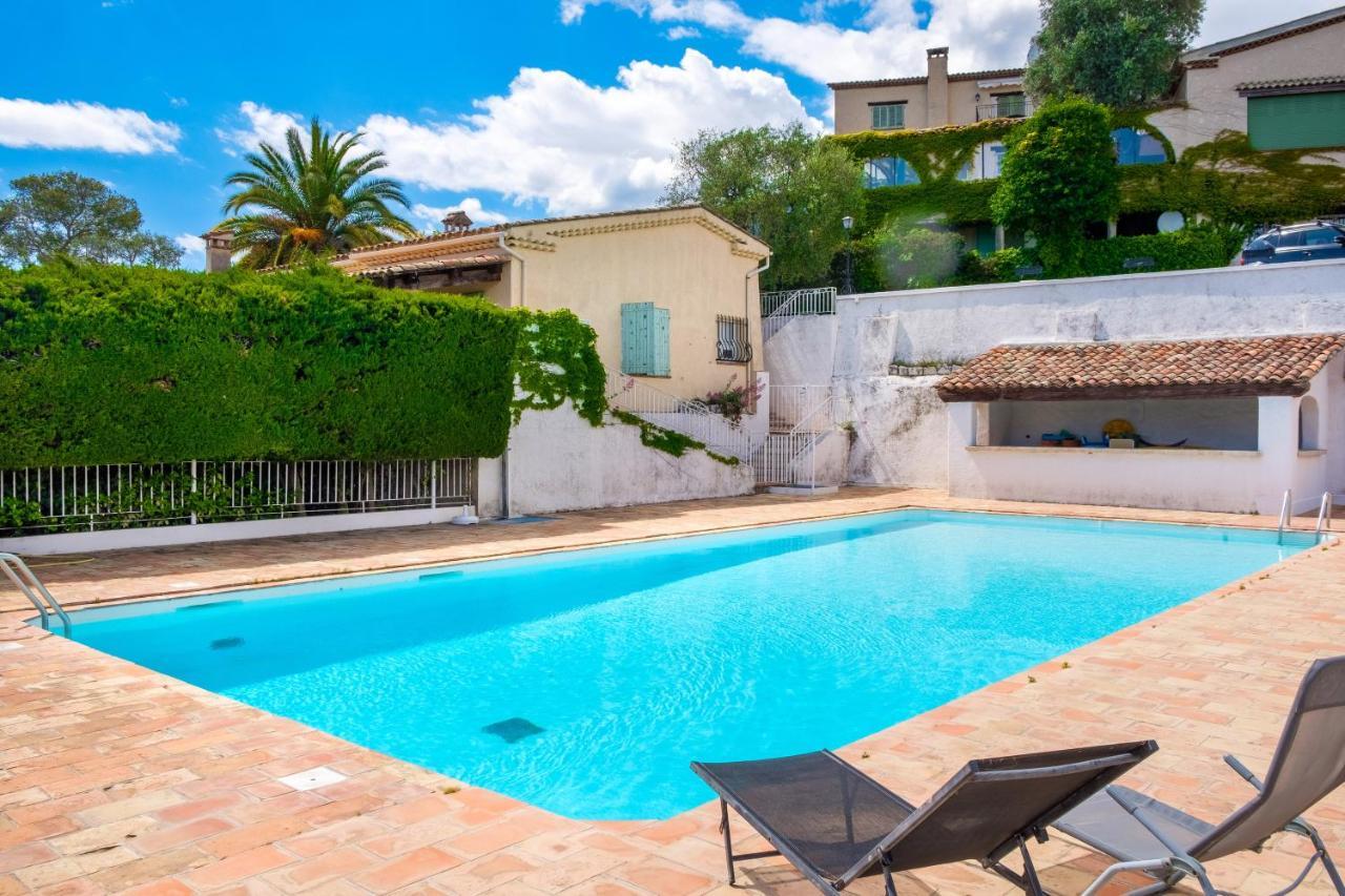 Bas De Villa, Piscine, 3 Etoiles Saint-Paul-de-Vence Luaran gambar